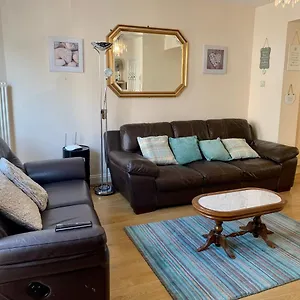  Apartment Cozy 2 Bedroom Flat In And United Kingdom